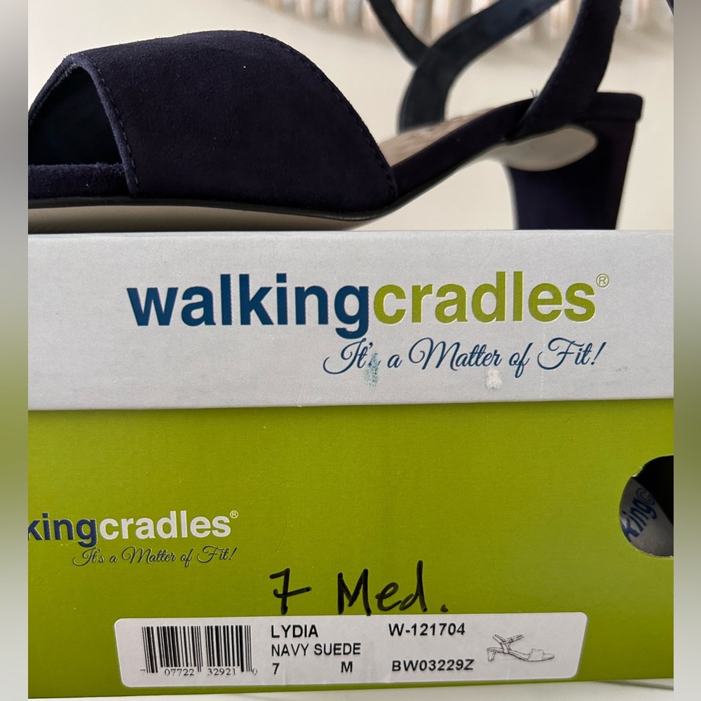 Walking Cradles Lydia women's shoes, size 7 Medium, Navy, suede. Never worn.